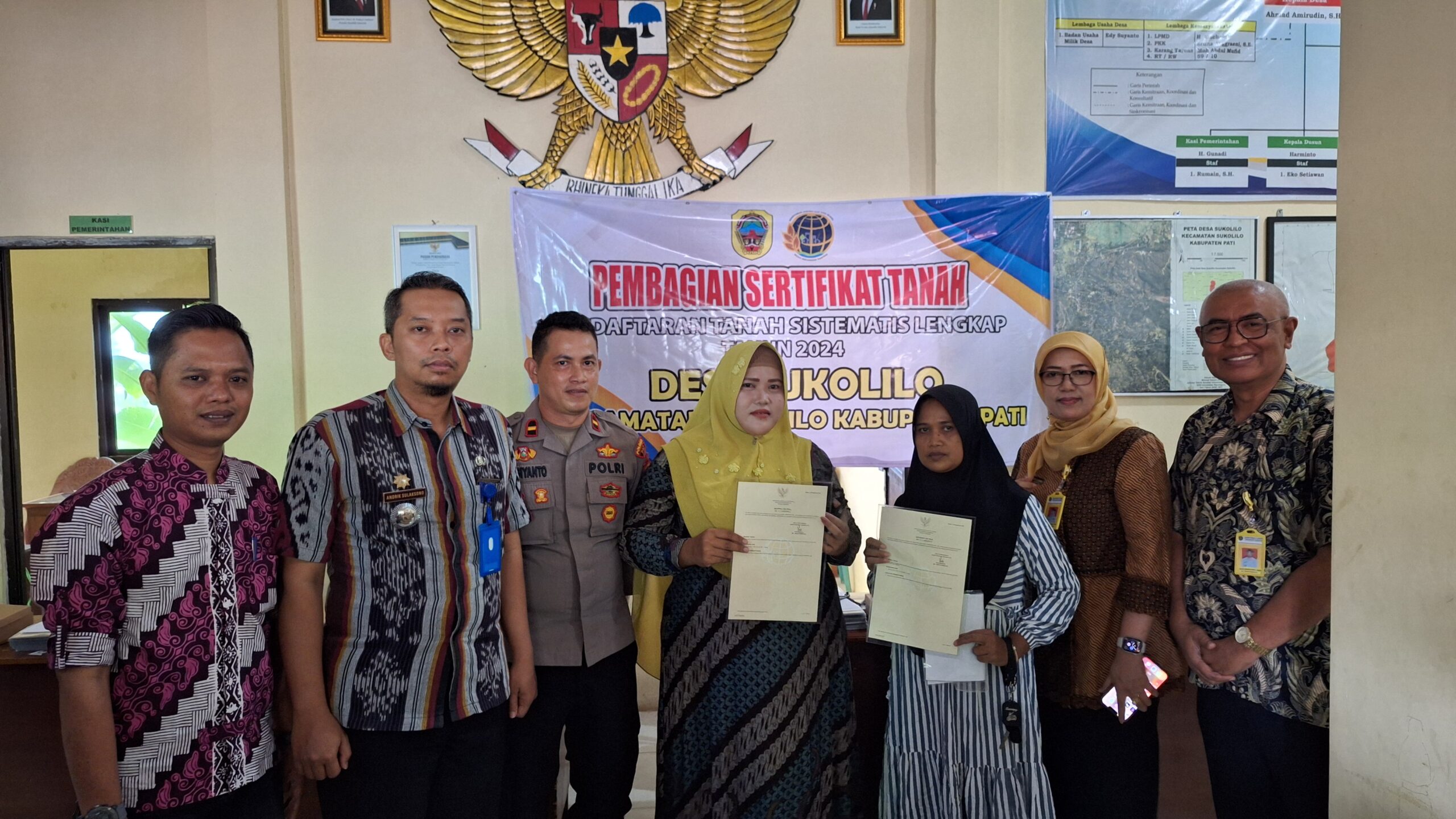 BPN Pati Serahkan Sertipikat Hasil PTSL Kepada Warga di Desa Sukolilo