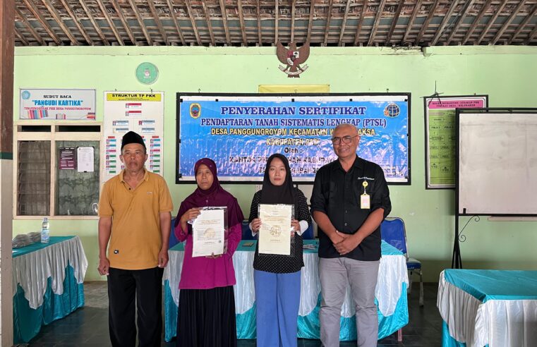 151 Sertipikat Hasil PTSL diserahkan Kepada Masyarakat di Desa Panggungroyom oleh BPN Pati