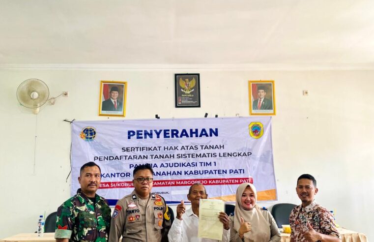 Kantah Kab Pati Serahkan Sertipikat Hasil PTSL di Desa Sokobubuk