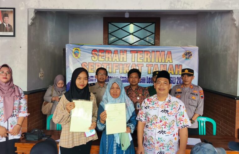 Masyarakat Desa Bulumanis Lor, Margoyoso Terima Sertipikat Hasil PTSL dari BPN Pati