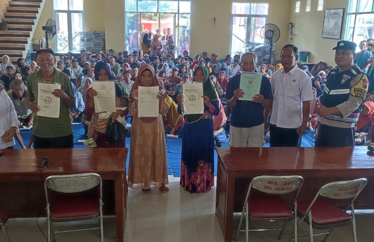 Kantah Kab Pati serahkan Sertipikat Hasil PTSL di Desa Sidomukti, Margoyoso