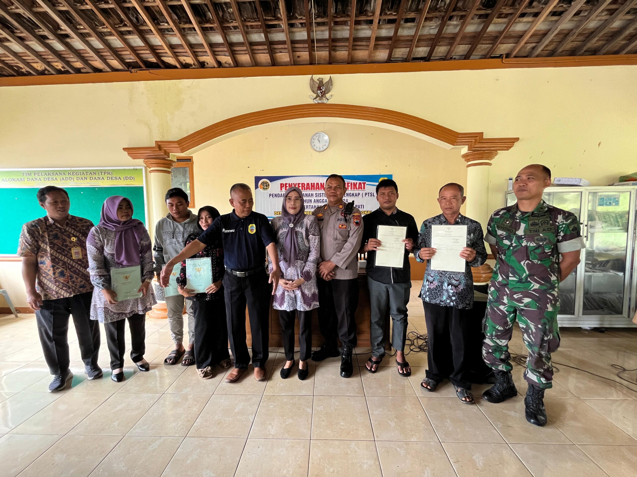 BPN Pati Serahkan 310 Sertipikat Hasil Program PTSL di Desa Bancak, Gunungwungkal
