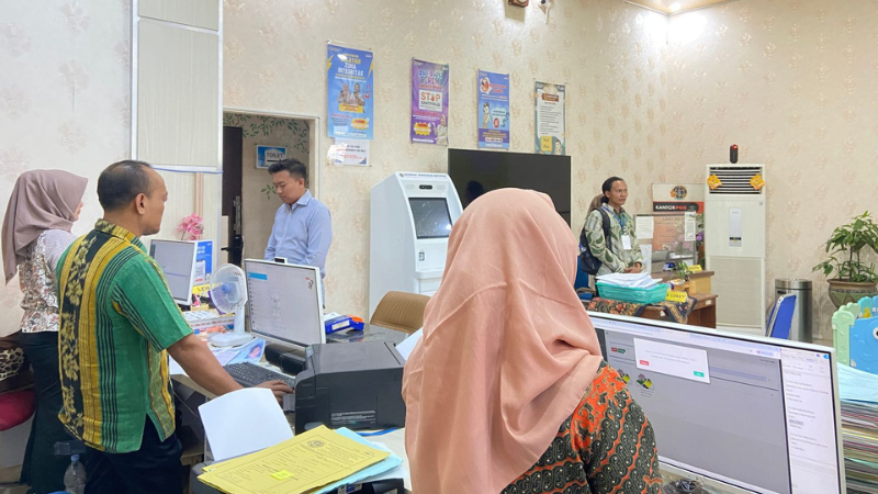 Kantor Pertanahan Kabupaten Pati Memperdengarkan Lagu Kebangsaan Indonesia Raya pada Kamis, 10 April 2025