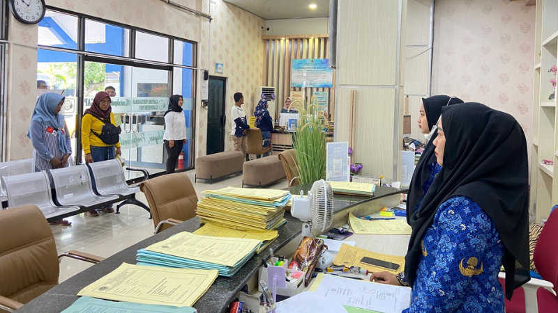 Kantor Pertanahan Kabupaten Pati Memperdengarkan Lagu Kebangsaan Indonesia Raya pada Kamis, 17 April 2025