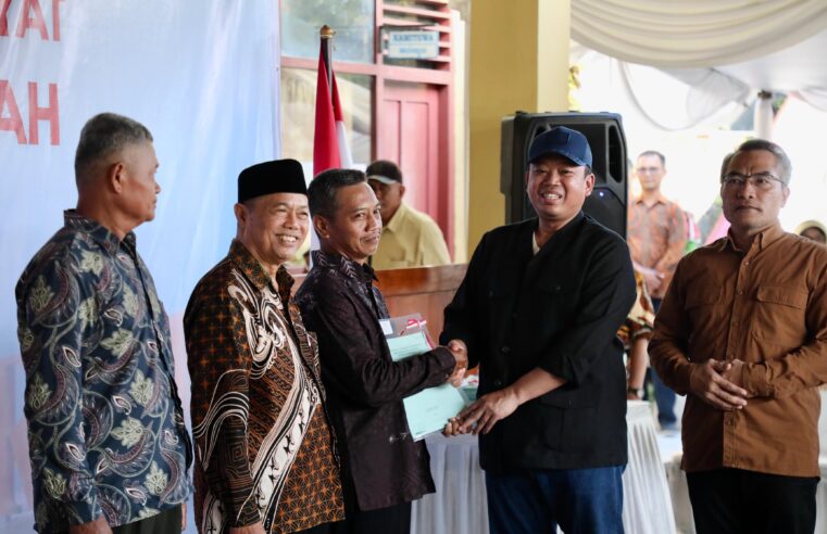 Serahkan 811 Sertipikat Konsolidasi Tanah di Parangtritis, Menteri ATR/Kepala BPN: Manfaatkan, Gunakan Sebaik-baiknya