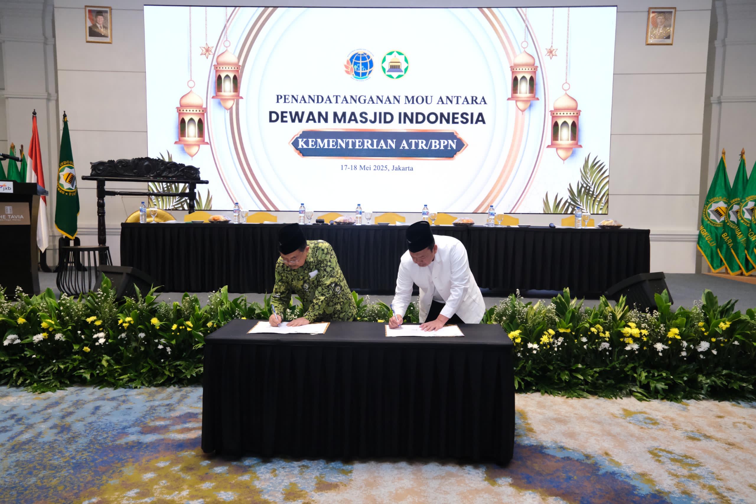 Teken MoU dengan DMI, Menteri Nusron Berkomitmen Tuntaskan Sertipikasi Tanah Wakaf dalam Lima Tahun