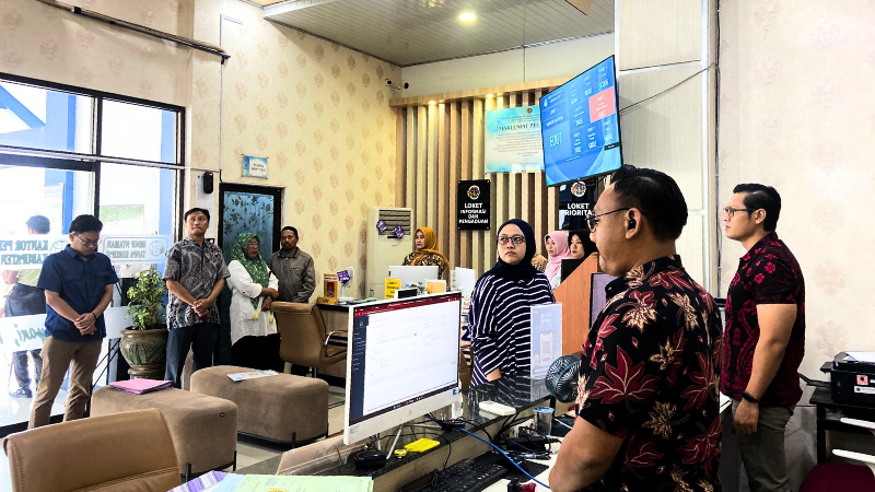 Kantor Pertanahan Kabupaten Pati Memperdengarkan Lagu Kebangsaan Indonesia Raya pada 8 Mei 2025