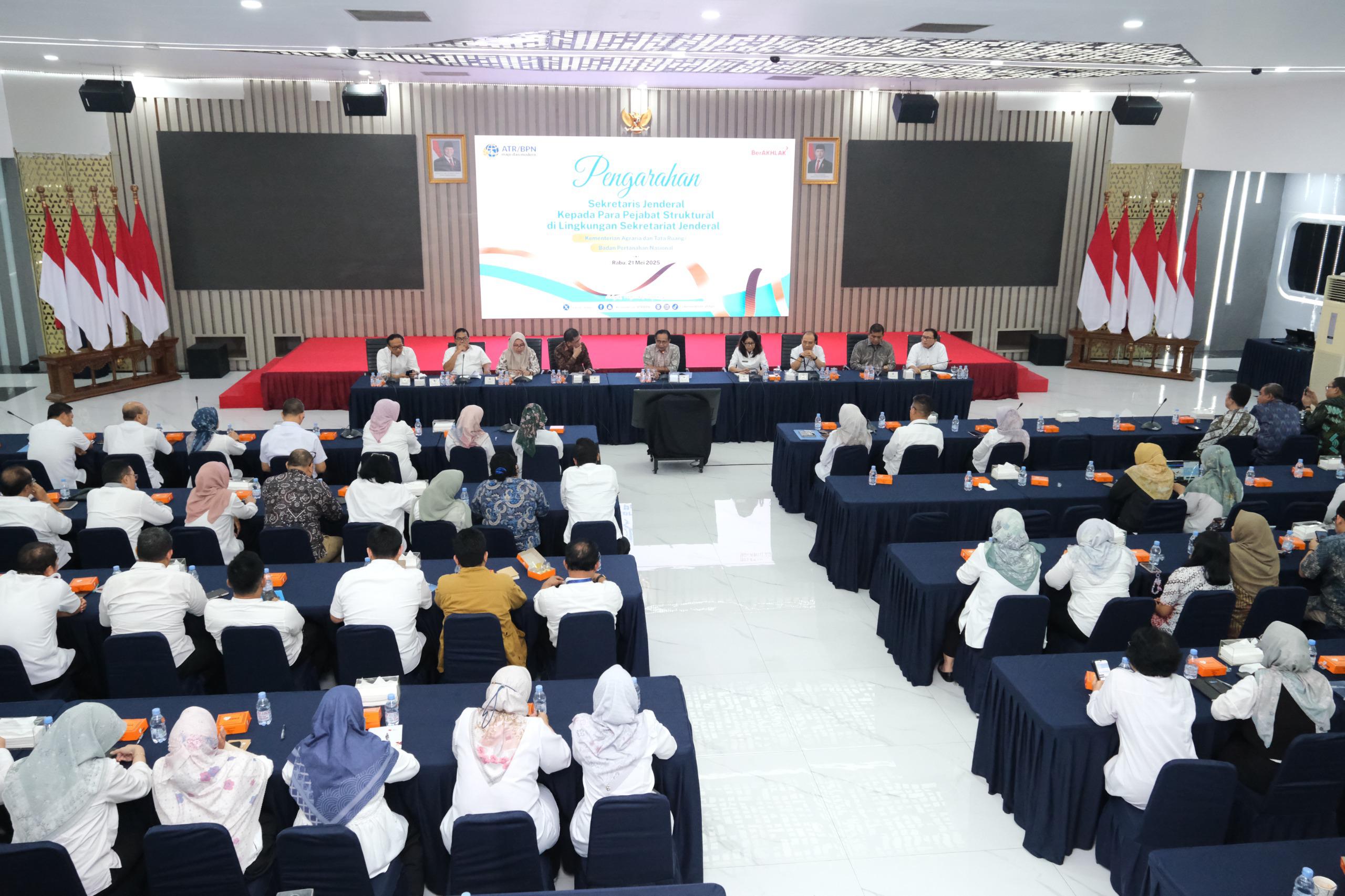 Beri Pengarahan kepada Jajaran, Sekjen Kementerian ATR/BPN Pertegas Pentingnya Peran Staf dan Komunikasi Efektif