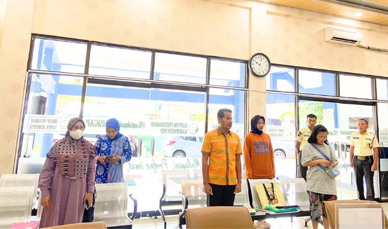 Kantor Pertanahan Kabupaten Pati memperdengarkan Lagu Kebangsaan Indonesia pada 23 Juni 2025