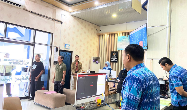 Kantor Pertanahan Kabupaten Pati memperdengarkan Lagu Kebangsaan Indonesia pada 26 Juni 2025