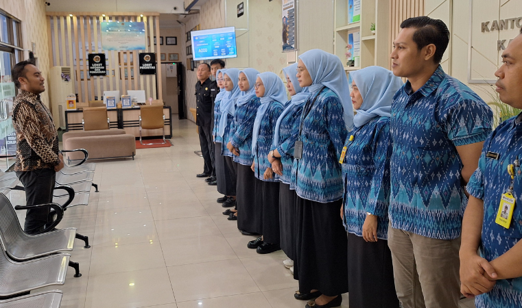 Kantor Pertanahan Kabupaten Pati kembali menggelar briefing rutin bagi petugas loket dan satpam yang bertugas pada 5 Juni 2025