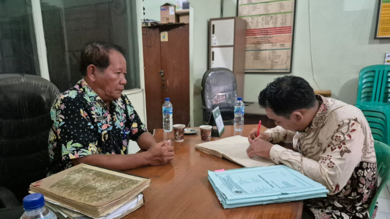 Panitia A Kantor Pertanahan Kabupaten Pati melaksanakan pencoretan dokumen Letter C Di Desa Growong Kidul, Juwana