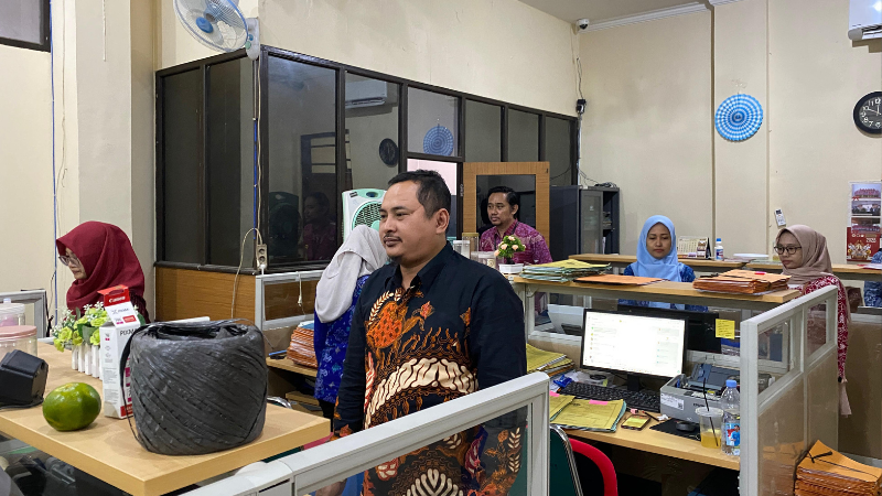 Kantor Pertanahan Kabupaten Pati memperdengarkan Lagu Kebangsaan Indonesia pada 12 Juni 2025