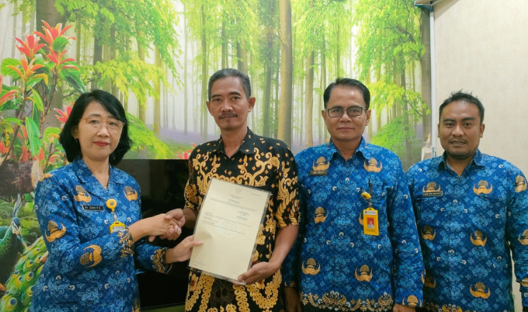 Kantor Pertanahan Kabupaten Pati Serahkan 4 Sertipikat Program PTSL 2025 Desa Purworejo, Margoyoso