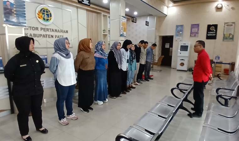 Briefing Petugas Loket dan Satpam: Komitmen Kantor Pertanahan Kabupaten Pati untuk Layanan Prima