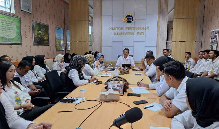 Kantor Pertanahan Kabupaten Pati menggelar rapat internal Seksi Penetapan Hak dan Pendaftaran