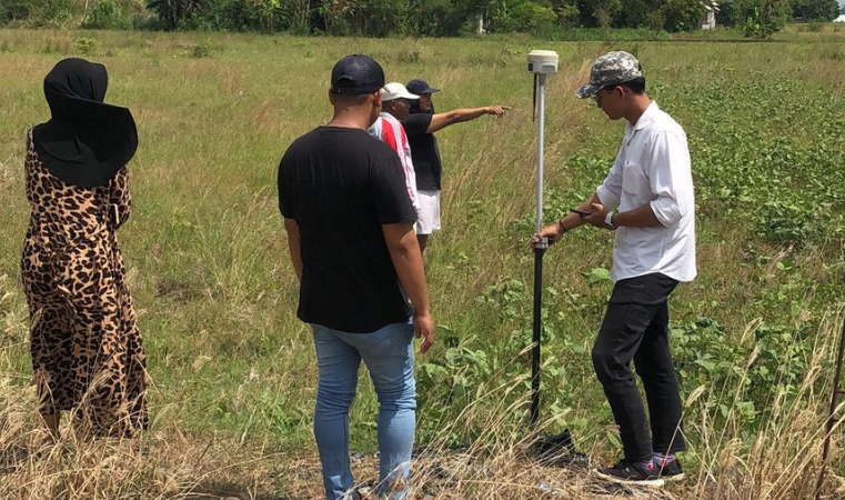 Petugas Ukur Kantor Pertanahan Pati Laksanakan Pengukuran Bidang Tanah di Desa Jakenan
