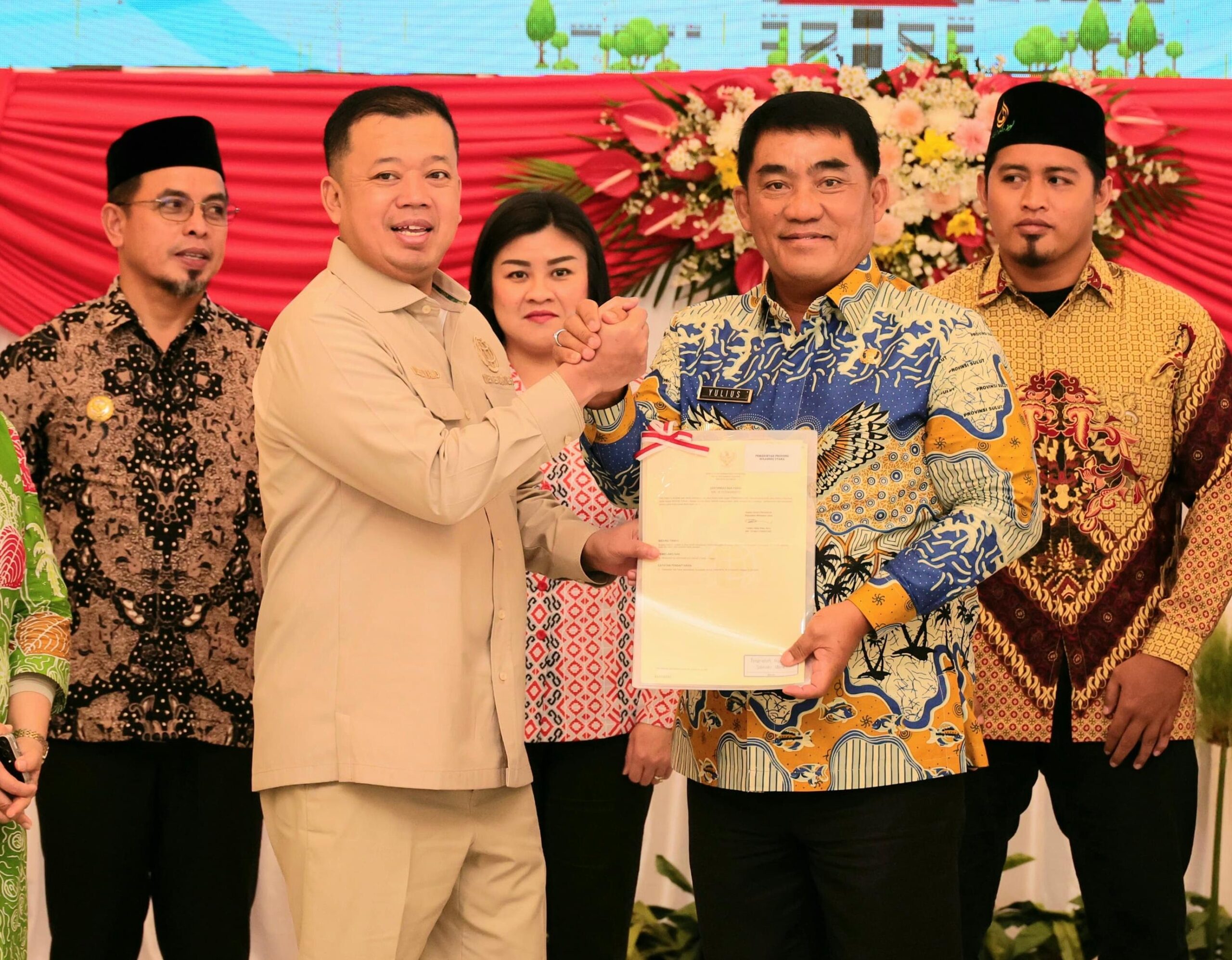 Serahkan Sertipikat di Sulut, Menteri Nusron Komitmen pada Era Presiden Prabowo PR di Bidang Pertanahan Harus Selesai