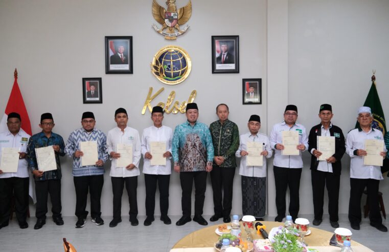 Serahkan 11 Sertipikat Tanah Wakaf untuk PCNU Kalimantan Selatan, Menteri Nusron Dorong Kolaborasi Lintas Organisasi Keagamaan
