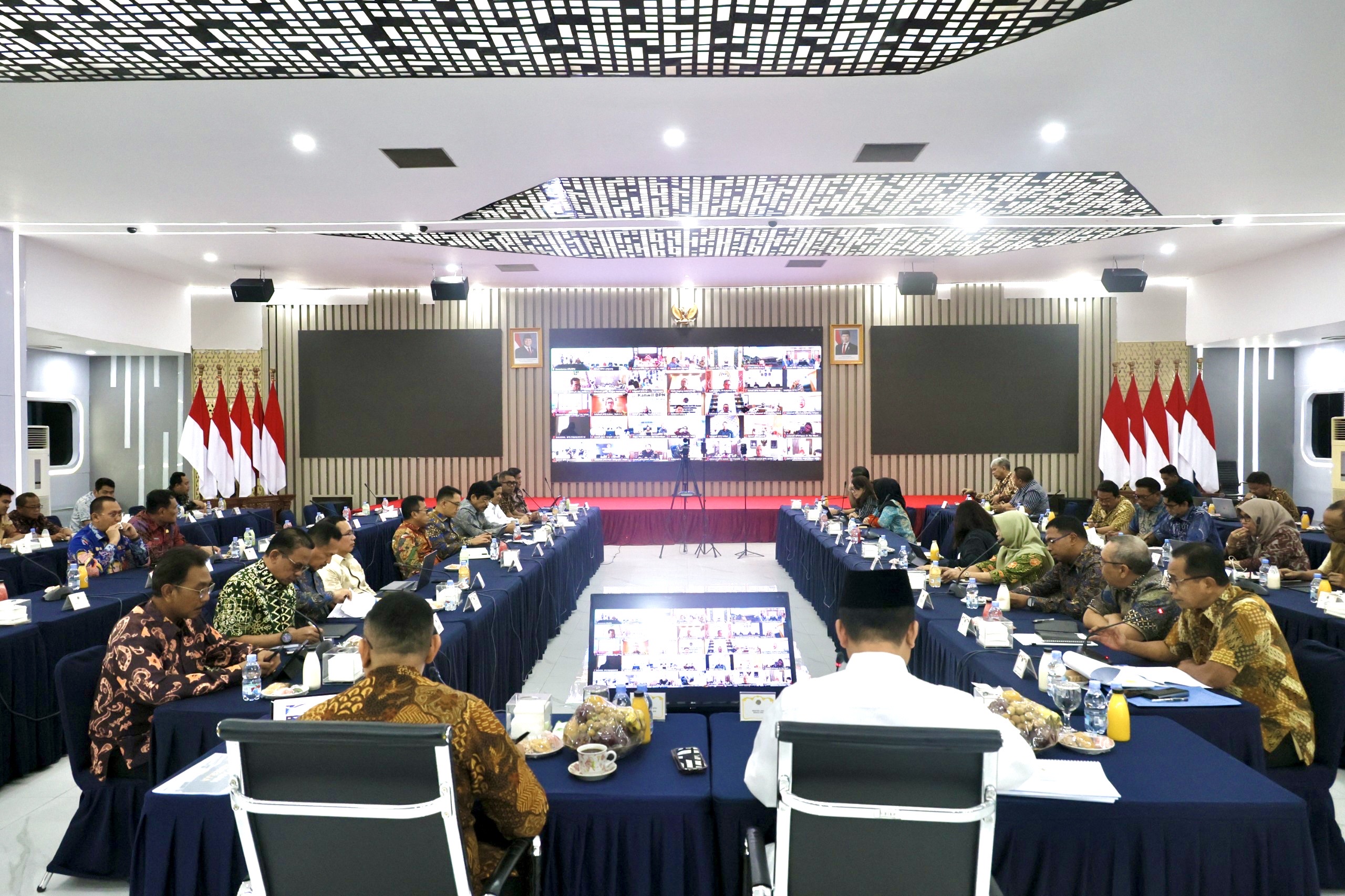 Rapim Semester I, Menteri Nusron Minta Jajaran Evaluasi Tunggakan dan Layanan Elektronik