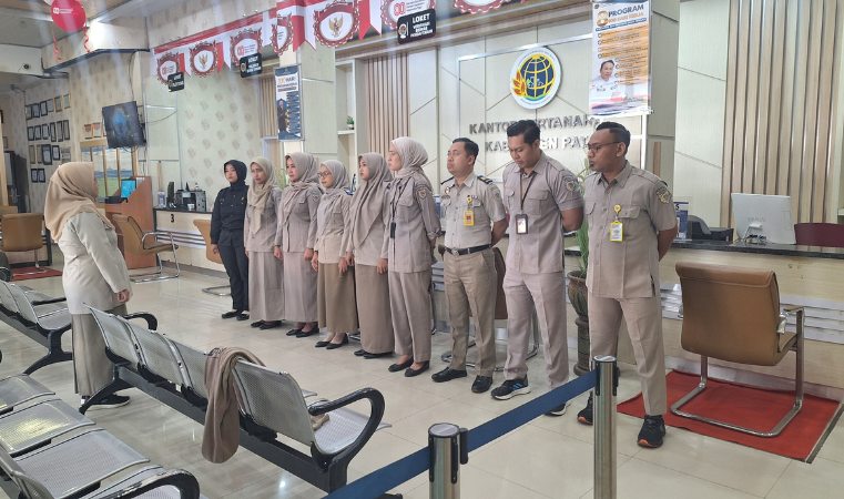 Kantor Pertanahan Kabupaten Pati Gelar Briefing Rutin pada 11 Agustus 2025, Petugas Loket Dihimbau Terapkan 5S