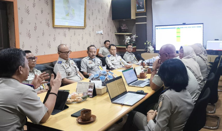 Rapat Evaluasi Mingguan Pekerjaan Rutin dan Proyek (REMPEYEK), Kantor Pertanahan Kabupaten Pati Dorong Efisiensi Kinerja