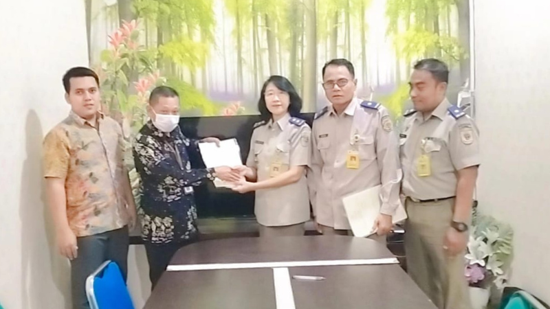 Kantor Pertanahan Kabupaten Pati menyerahkan Sertipikat Hasil PTSL Kepada Pemerintah Desa Jimbaran, Kayen