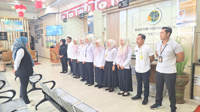 Kantor Pertanahan Kabupaten Pati Tegaskan Komitmen Pelayanan Lewat Briefing Petugas Loket