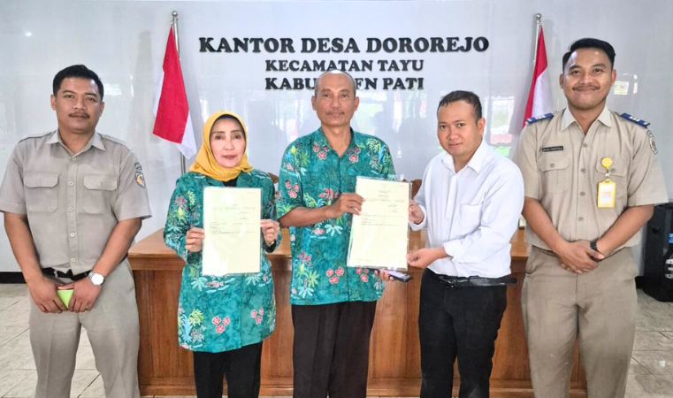 Kantor Pertanahan Kabupaten Pati Serahkan 15 Sertipikat Hak Pakai ke Desa Dororejo Lewat Program PTSL