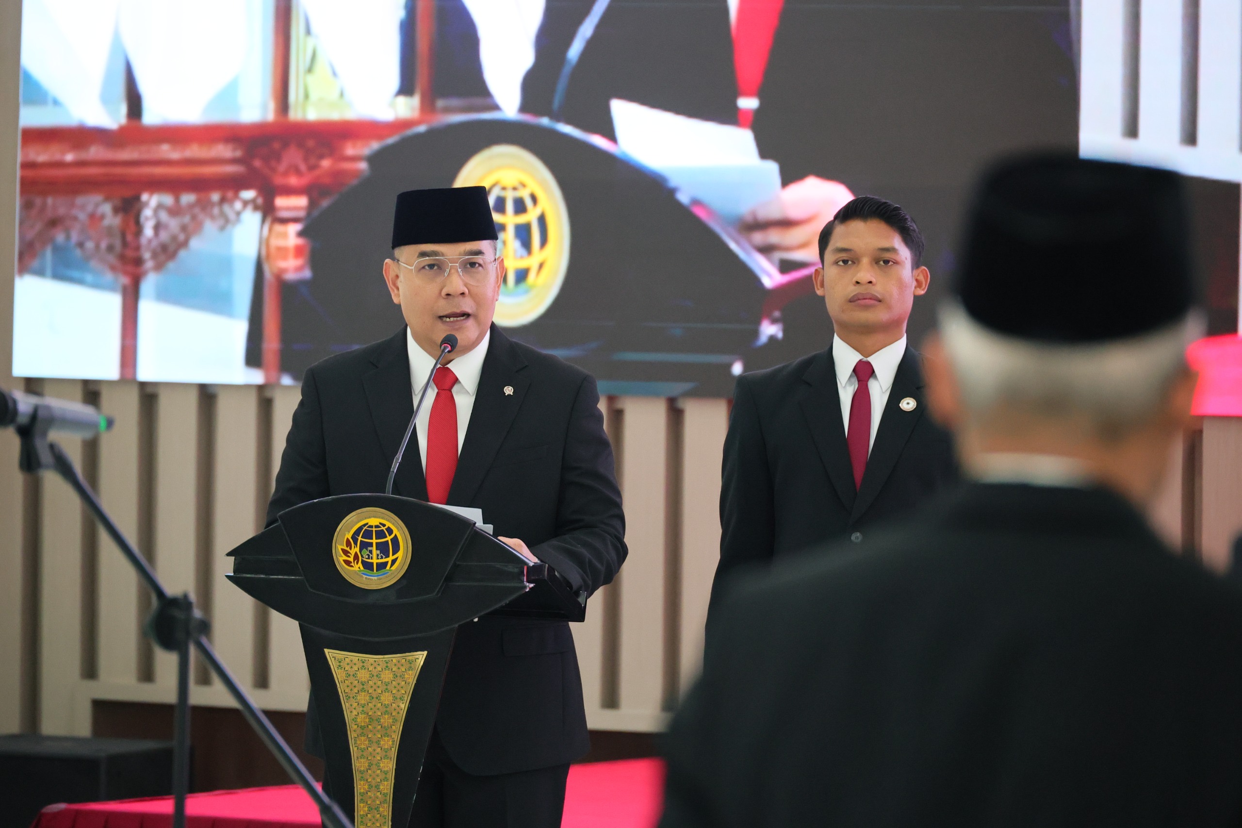 Lantik Pejabat Struktural, Wamen Ossy Ajak Jajaran Mengabdi kepada Negara dengan Dedikasi Penuh