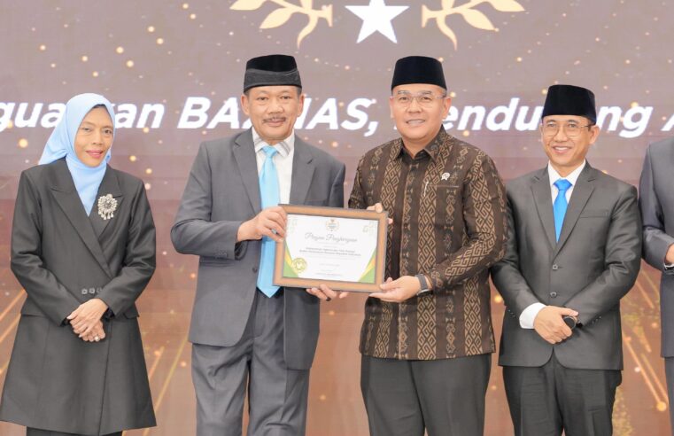 Wamen Ossy Terima Penghargaan Baznas Award 2025