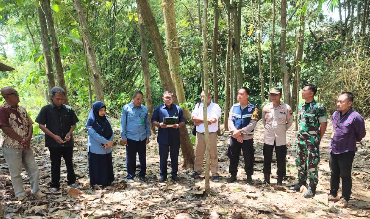 Kantor Pertanahan Kabupaten Pati turut serta dalam pelaksanaan eksekusi lelang yang digelar Pengadilan Negeri Pati di Guwo, Tlogowungu