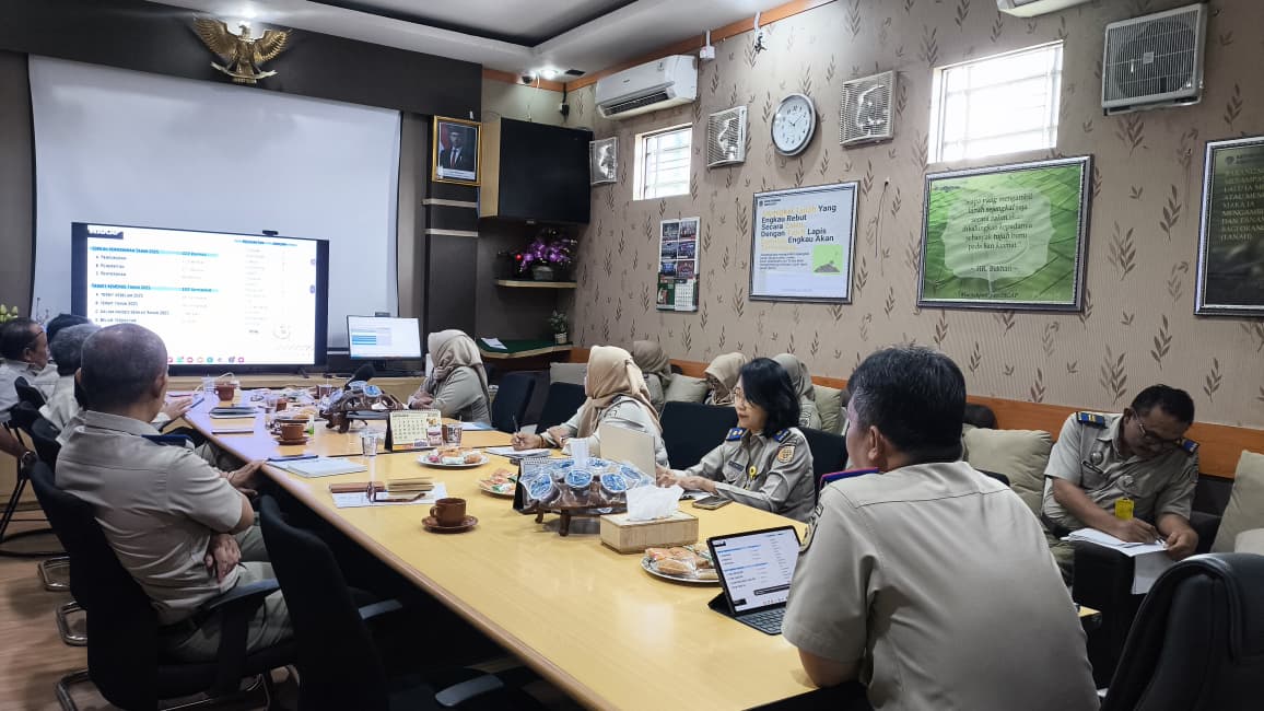Kantor Pertanahan Kabupaten Pati menggelar Rapat Evaluasi Mingguan Pekerjaan Rutin dan Proyek (REMPEYEK)