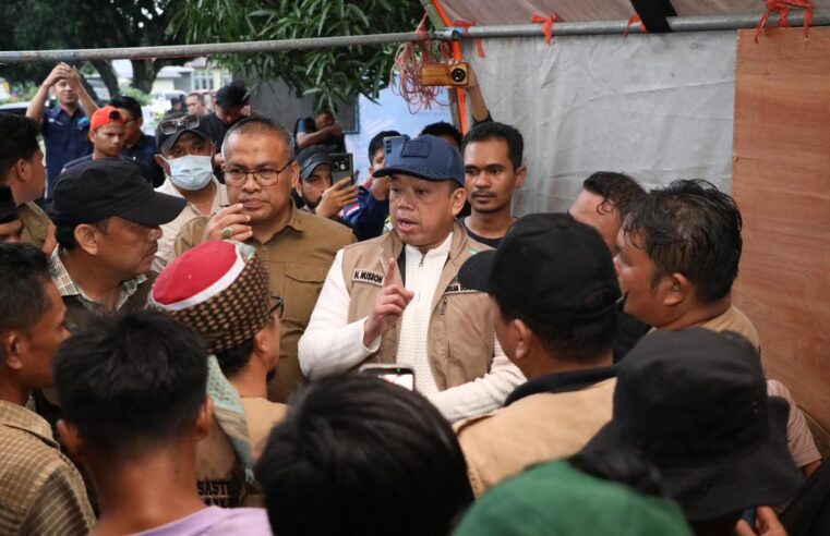 Menteri Nusron Salurkan Bantuan dan Dengar Jeritan Warga yang Kehilangan Keluarga di Kabupaten Agam