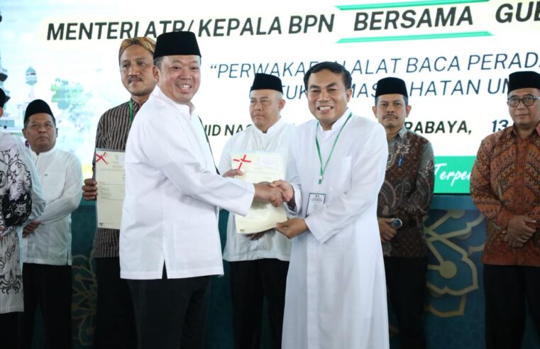 Jelang Natal, Romo Wahyu Terima Sertipikat untuk Gereja Katolik Fransiskus Asisi sebagai Kado Natal bagi Umat