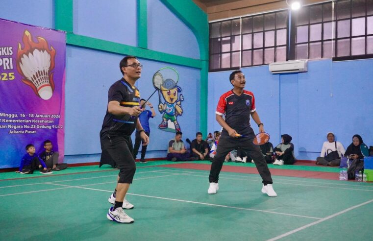 Sekjen ATR/BPN Ikuti Laga Eksibisi Pembukaan Kejuaraan Bulutangkis HUT ke-54 KORPRI