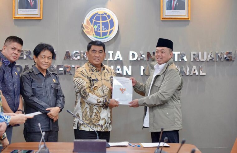 Serahkan Persub RTRW kepada Gubernur Sulawesi Utara, Menteri Nusron Minta RTRW Provinsi Jadi Acuan Penyusunan RTRW Kabupaten/Kota