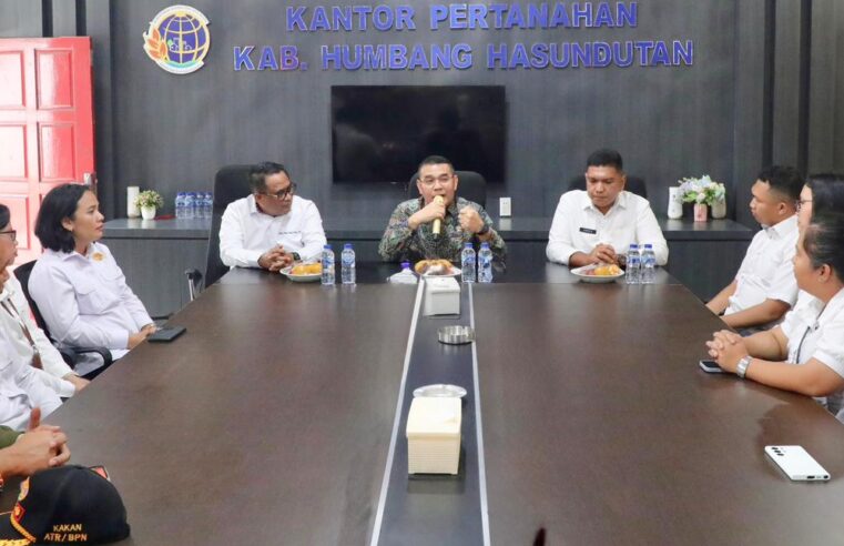 Kunjungi Kantah Kabupaten Humbang Hasundutan, Wamen Ossy Tekankan Pentingnya Akurasi Data Pertanahan