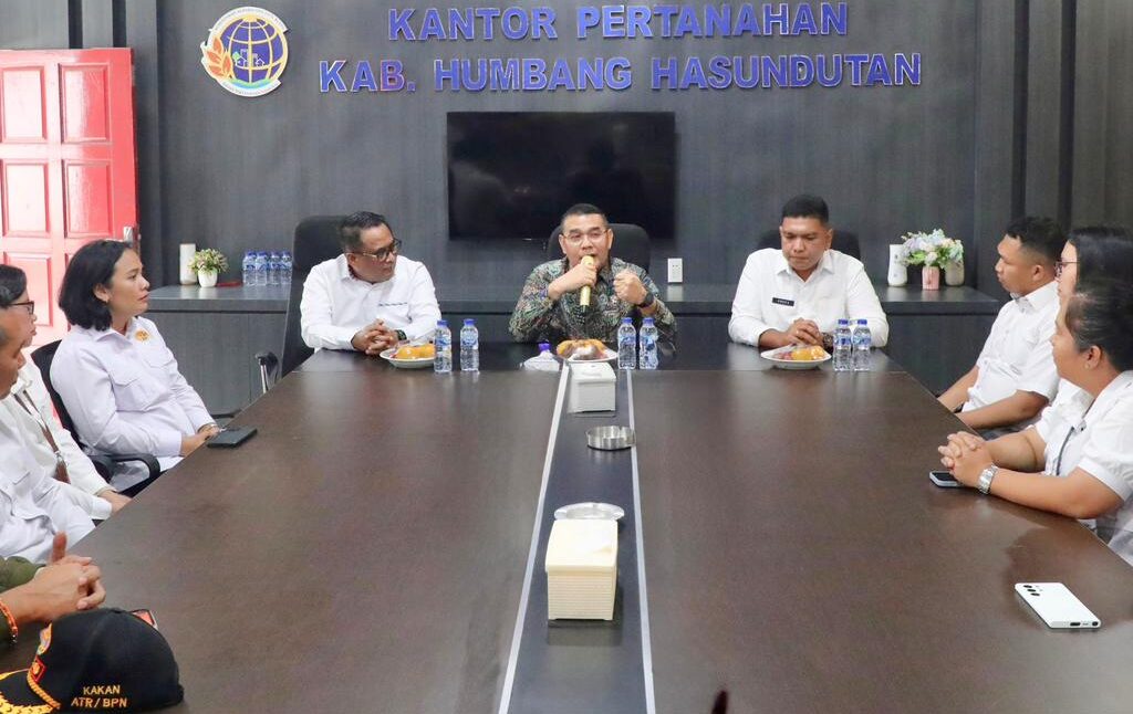 Kunjungi Kantah Kabupaten Humbang Hasundutan, Wamen Ossy Tekankan Pentingnya Akurasi Data Pertanahan