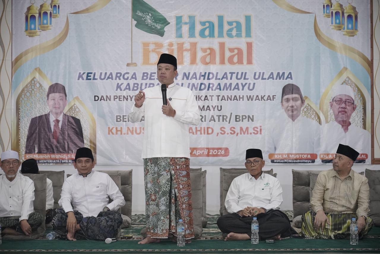 Hadiri Halalbihalal dan Penyerahan Sertipikat Tanah Wakaf PCNU Indramayu, Menteri Nusron Minta NU Berikan Kebermanfaatan bagi Masyarakat