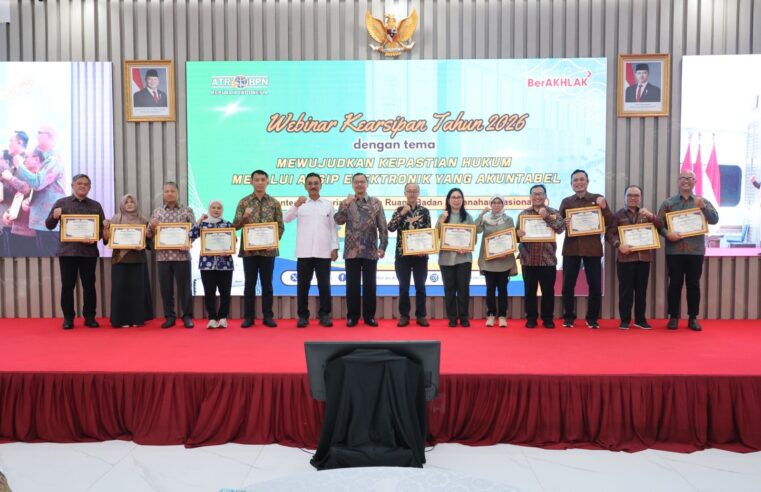 Bangun Motivasi Jajaran, Sekjen Kementerian ATR/BPN Beri Penghargaan kepada Satker Pengelola Kearsipan Terbaik
