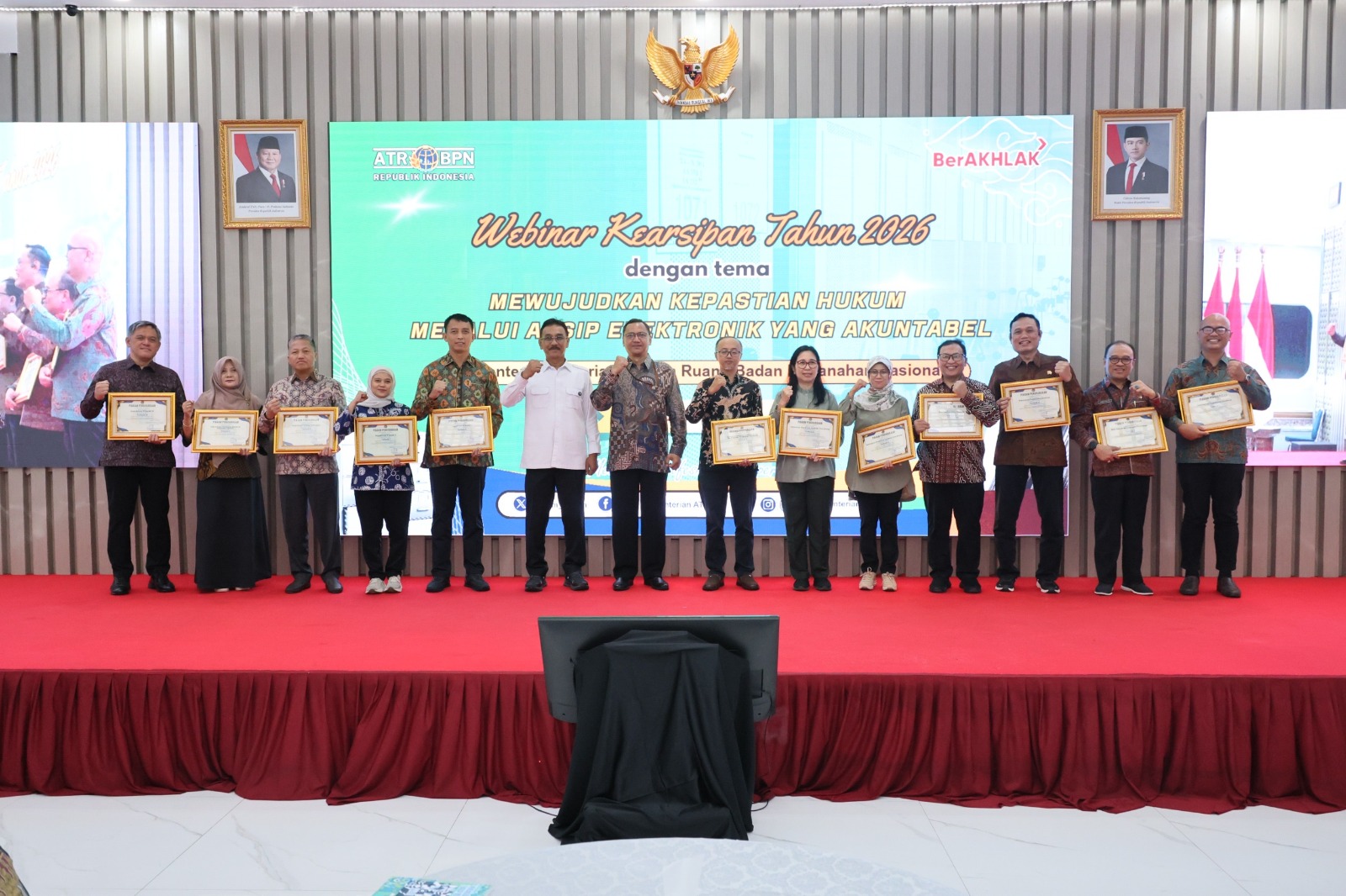 Bangun Motivasi Jajaran, Sekjen Kementerian ATR/BPN Beri Penghargaan kepada Satker Pengelola Kearsipan Terbaik