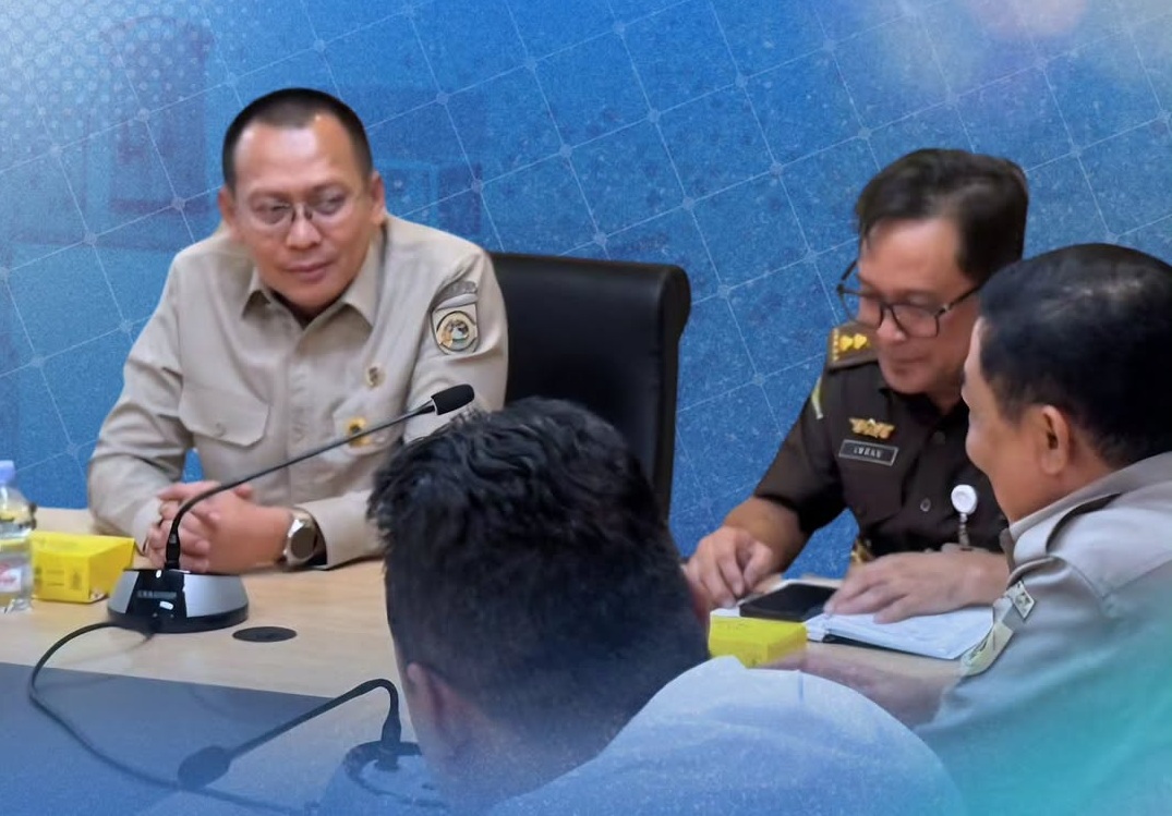 Koordinasikan penyelesaian pengadaan tanah pada proyek Jalan Tol Trans Sumatera.