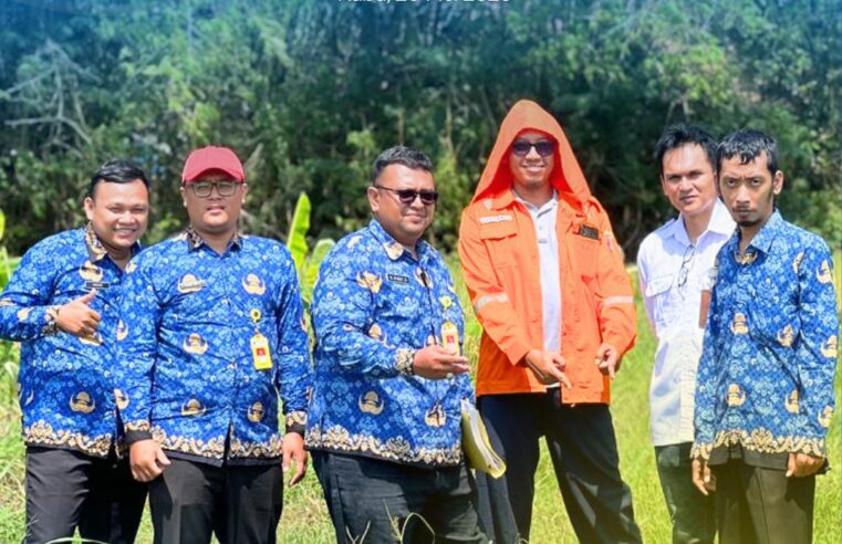 Dalam rangka mendukung tertib administrasi pertanahan dan memberikan kepastian hukum atas permohonan hak atas tanah, Anggota Panitia A Kantor Pertanahan Kabupaten Pati, Novianto Ribut Subagio dan Ari Wijayanto, melaksanakan kegiatan pemeriksaan lapang atas permohonan untuk dan atas nama PT PLN (Persero) yang berlokasi di Desa Kedungmulyo, Kecamatan Jakenan, Kabupaten Pati