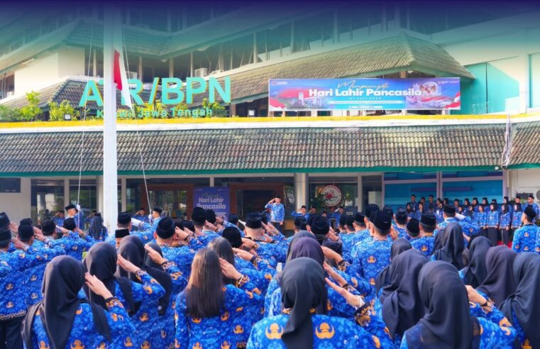Plt. Kakanwil BPN Provinsi Jawa Tengah, Kartono Agustiyanto, memimpin Upacara Peringatan Hari Lahir Pancasila Tahun 2026 yang dilaksanakan di Halaman Kanwil BPN Provinsi Jawa Tengah