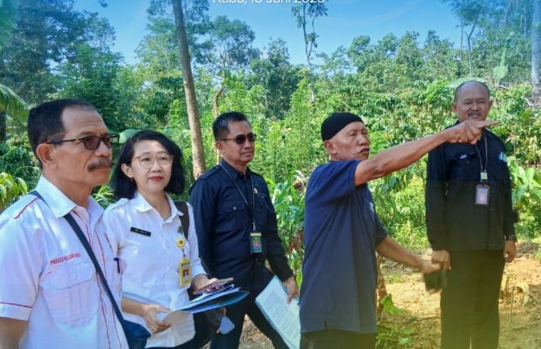 Kepala Seksi Pengendalian dan Penanganan Sengketa Kantor Pertanahan Kabupaten Pati Hadiri Kegiatan Pengangkatan Sita Perkara di Desa Payak
