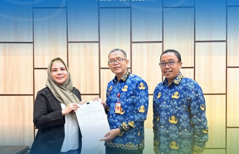 Plh Kepala Kantor Pertanahan Kabupaten Pati Serahkan Sertipikat Aset PLN ULP Rembang-Sluke