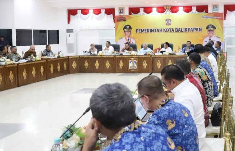 Sekretaris Direktorat Jenderal Pengendalian dan Penertiban Tanah dan Ruang (Sesditjen PPTR), Tensa Nurdiyani, menghadiri Kunjungan Kerja Spesifik Komisi II DPR RI di Kantor Walikota Balikpapan, Kalimantan Timur, pada Kamis, (17/6/2026)