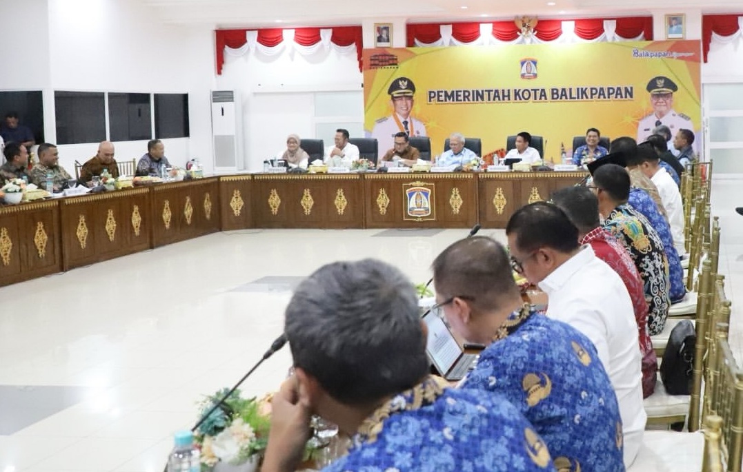 Sekretaris Direktorat Jenderal Pengendalian dan Penertiban Tanah dan Ruang (Sesditjen PPTR), Tensa Nurdiyani, menghadiri Kunjungan Kerja Spesifik Komisi II DPR RI di Kantor Walikota Balikpapan, Kalimantan Timur, pada Kamis, (17/6/2026)