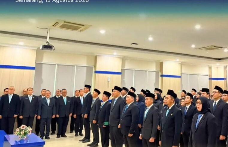 Kantor Wilayah Badan Pertanahan Nasional (BPN) Provinsi Jawa Tengah mengikuti Pelantikan dan Pengambilan Sumpah/Janji Jabatan Manajerial dan Nonmanajerial di lingkungan Kementerian Agraria dan Tata Ruang/Badan Pertanahan Nasional (ATR/BPN) yang dilaksanakan secara daring di Aula Kantor Pertanahan Kota Semarang